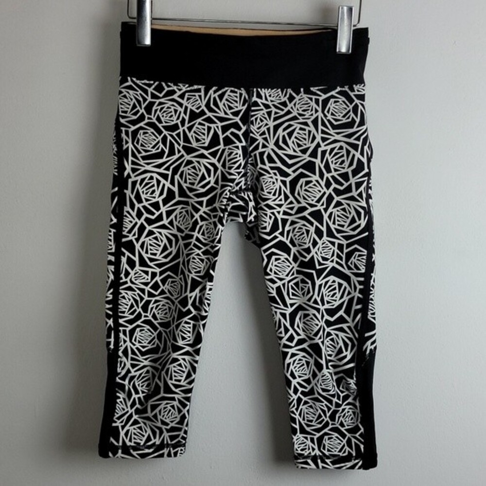 Lululemon run a marathon crop legging Sz 6